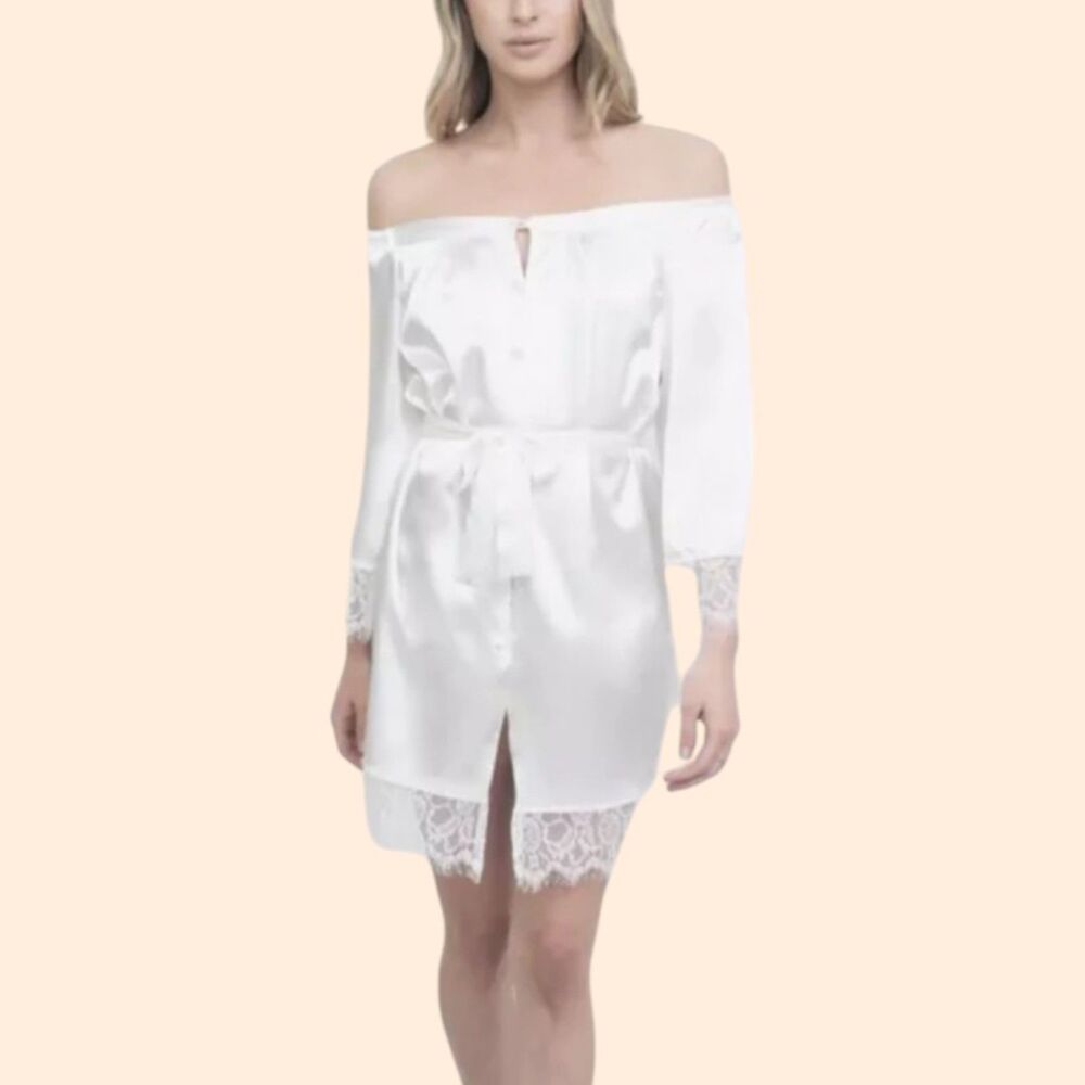 Le Laurier Bridal Hair Makeup Robe